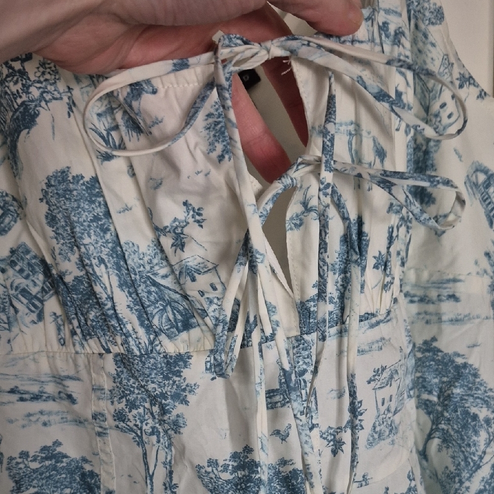Torrid NWOT White and Light Blue Toile Tie-Front Peplum Camisole - Picture 2 of 8